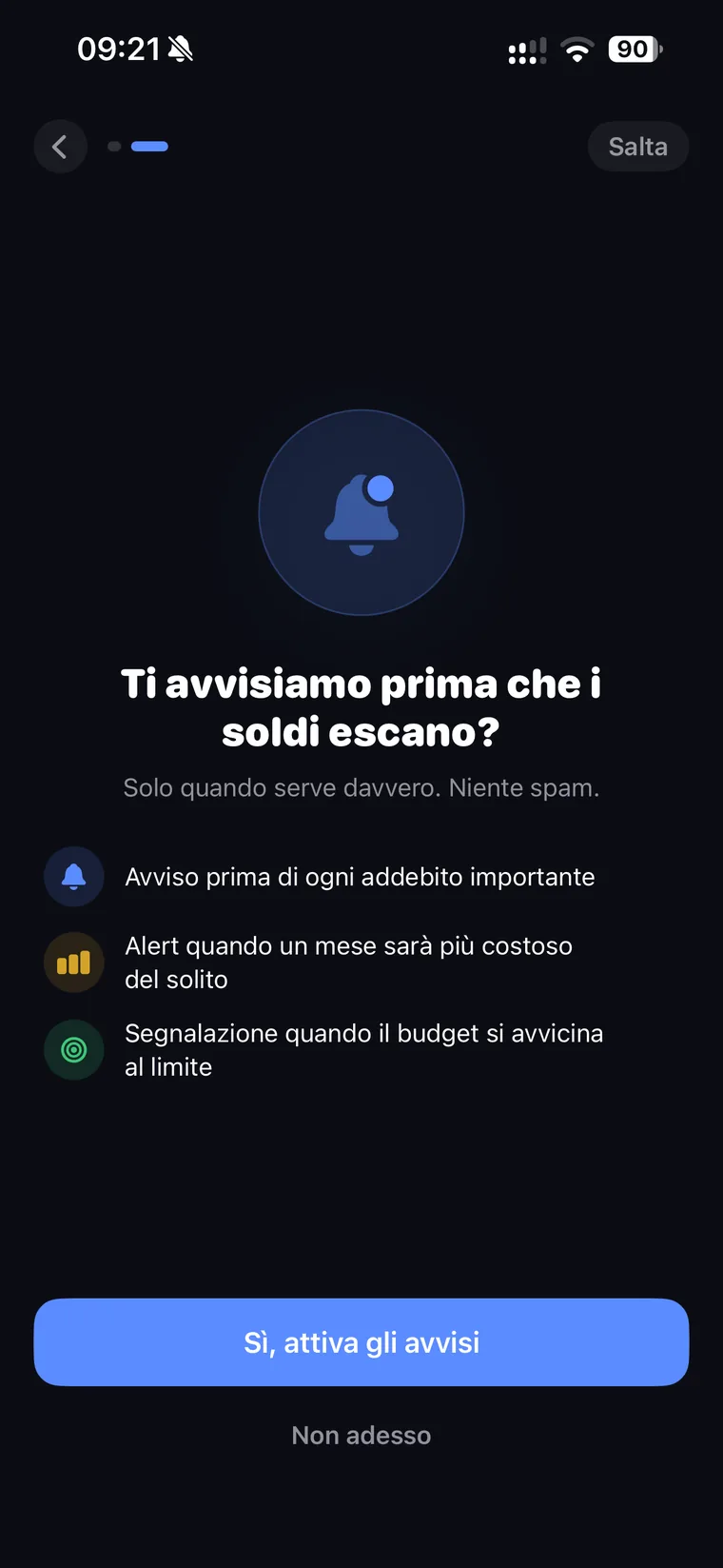 Schermata dell'onboarding di QuantoSpendo che chiede di attivare gli avvisi prima di ogni addebito importante, quando un mese sarà più costoso del solito e quando il budget si avvicina al limite