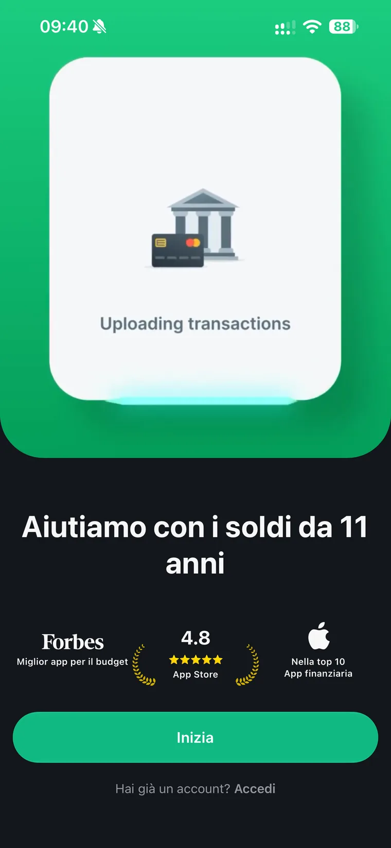 Schermata di benvenuto di Spendee con la scritta Aiutiamo con i soldi da 11 anni, la citazione di Forbes, il punteggio 4.8 App Store e il riconoscimento nella top 10 app finanziaria